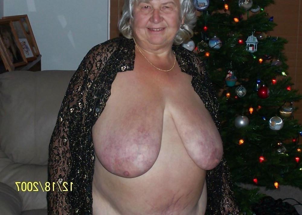 20P Grandma with saggy tits.
