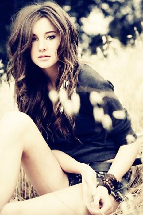 24P Girls with beautiful hair.