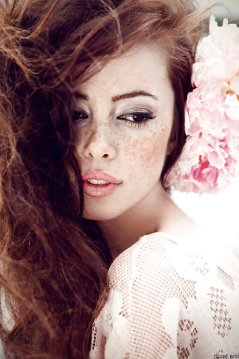 24P Girls with beautiful hair.