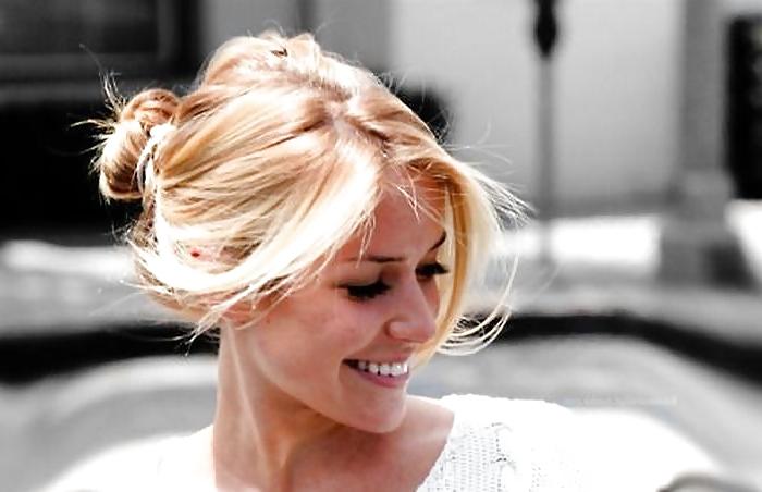 24P Girls with beautiful hair.