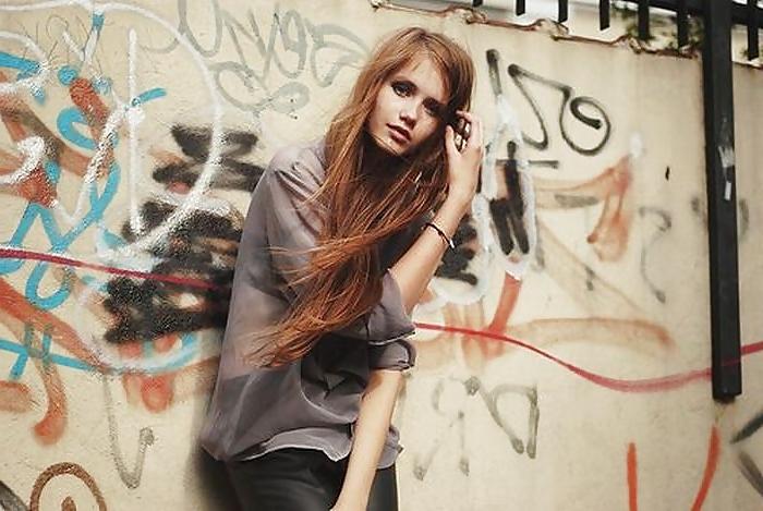 24P Girls with beautiful hair.