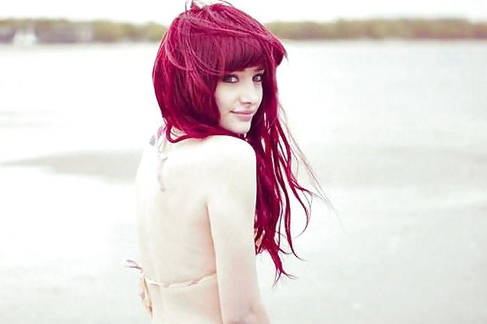 24P Girls with beautiful hair.