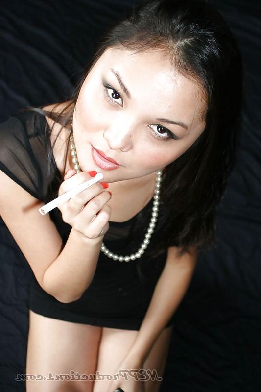 17P Lucy Levon  - Smoking Fetish at Dragginladies