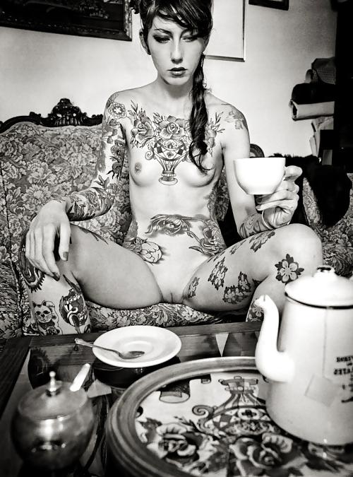 25P Gorgeous Tattooed Women 1