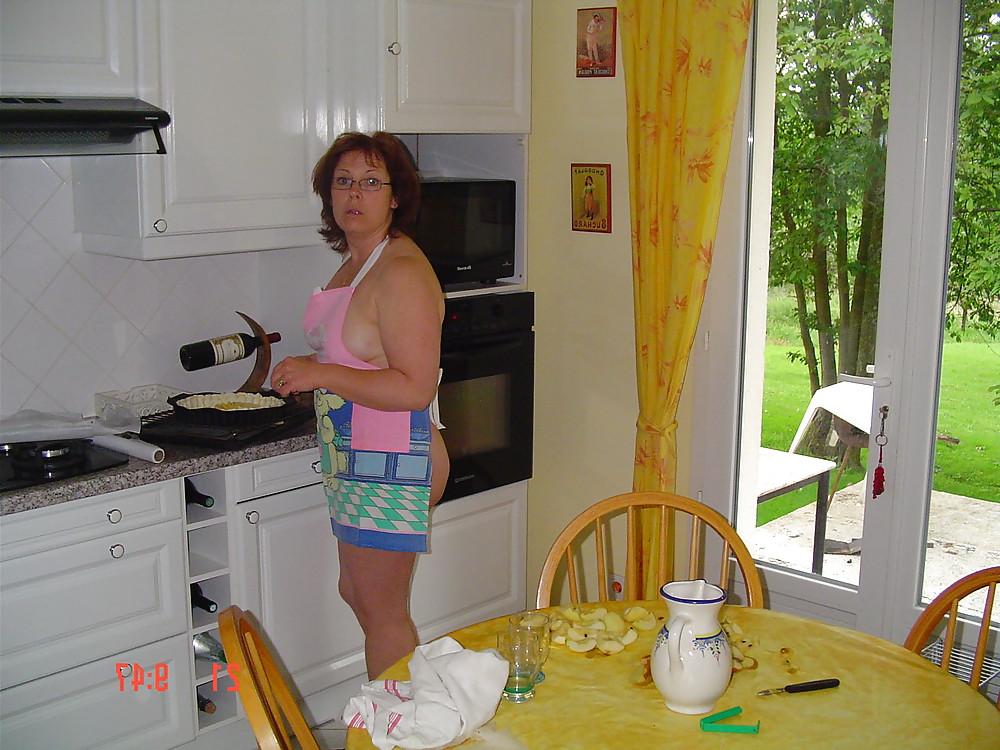 8P Clotilde in kitchen