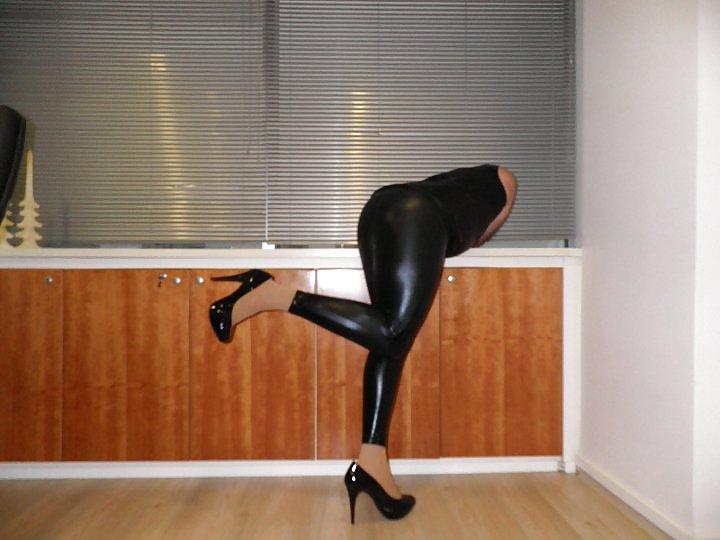 25P Turkish Anita Costa Sexy Legs 2