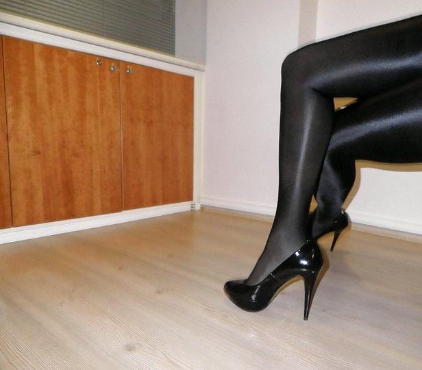 25P Turkish Anita Costa Sexy Legs 2