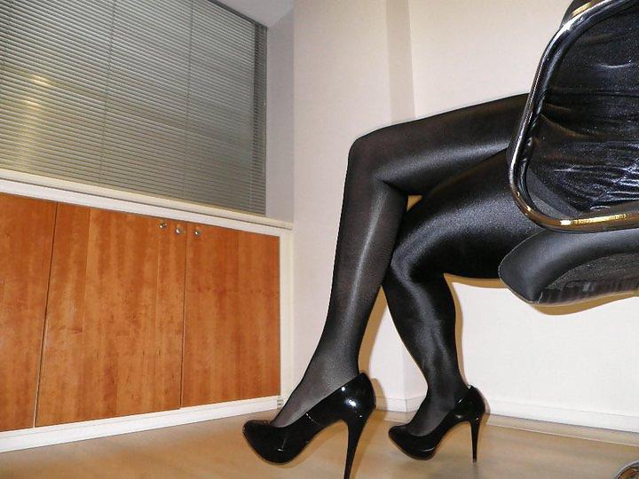 25P Turkish Anita Costa Sexy Legs 2