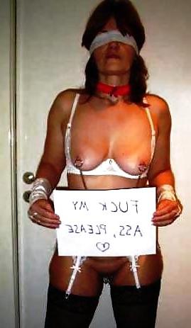 25P Naughty SLUTS with Signs