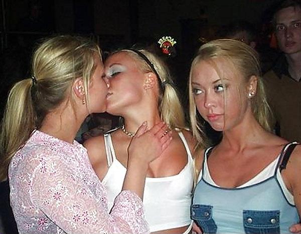 25P Amateur teens - kissing