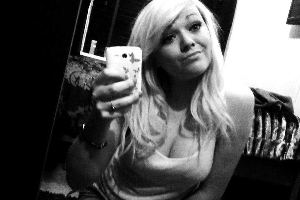 14P FACEBOOK FRIENDS CLEAVAGE SELFSHOTBITTITS HOT!!!