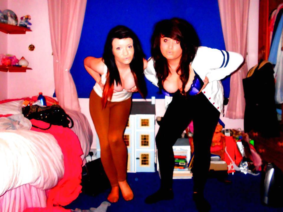 14P FACEBOOK FRIENDS CLEAVAGE SELFSHOTBITTITS HOT!!!