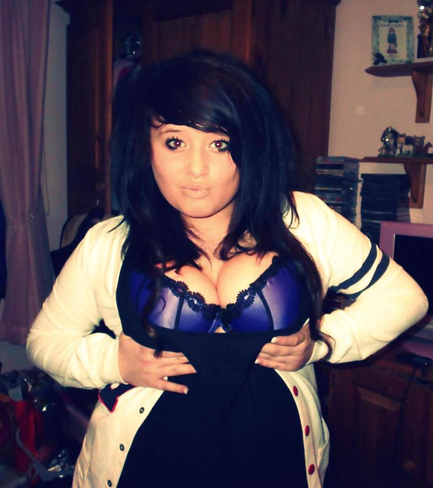 14P FACEBOOK FRIENDS CLEAVAGE SELFSHOTBITTITS HOT!!!