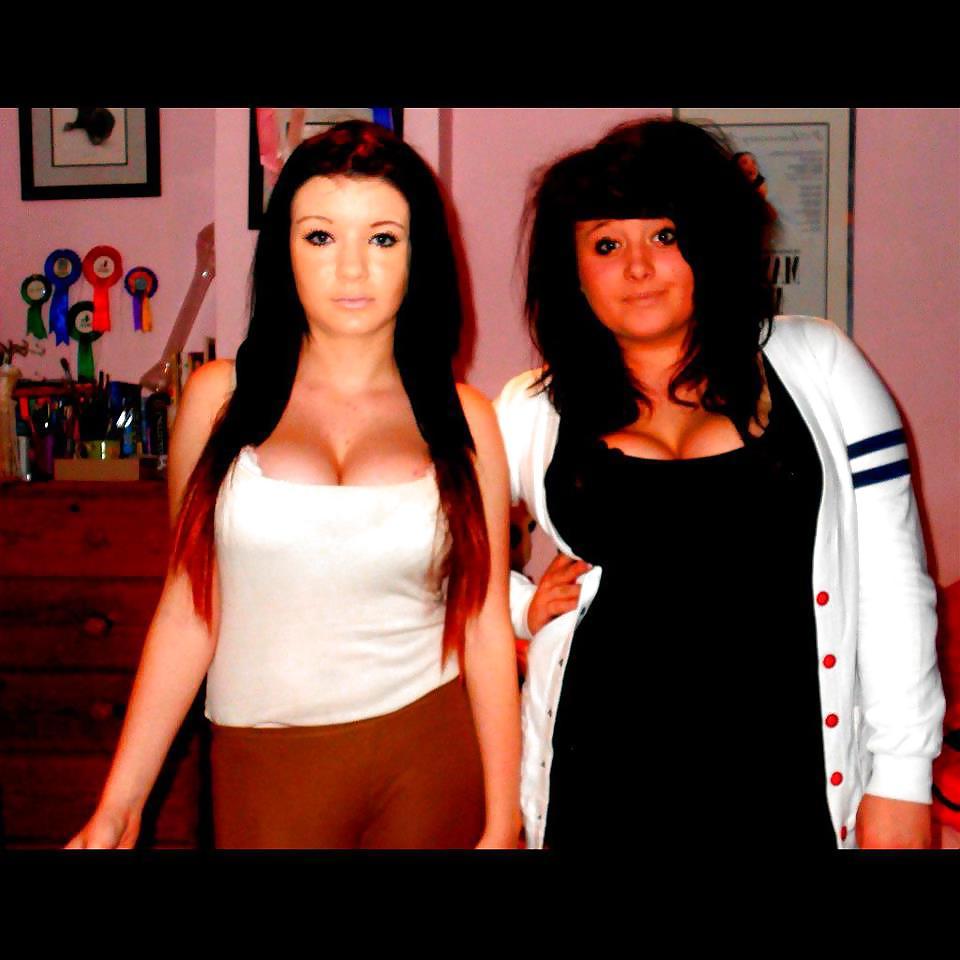 14P FACEBOOK FRIENDS CLEAVAGE SELFSHOTBITTITS HOT!!!