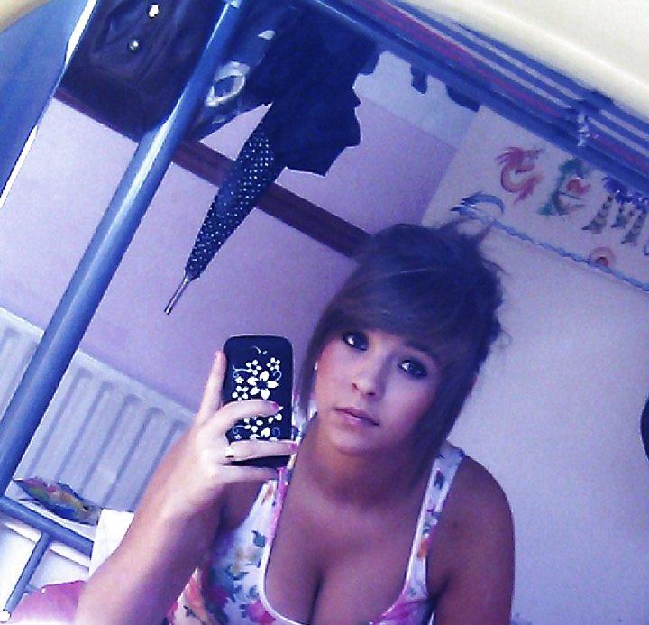 14P FACEBOOK FRIENDS CLEAVAGE SELFSHOTBITTITS HOT!!!