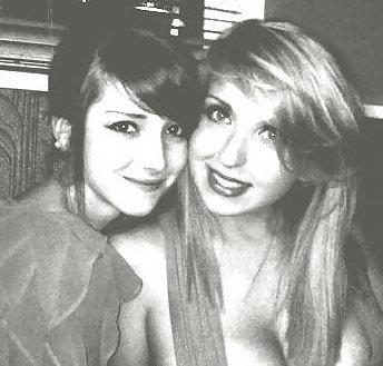 14P FACEBOOK FRIENDS CLEAVAGE SELFSHOTBITTITS HOT!!!