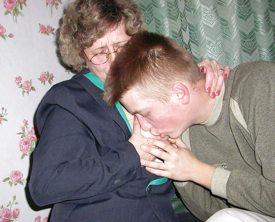 13P Matures loves to give breast to young guys
