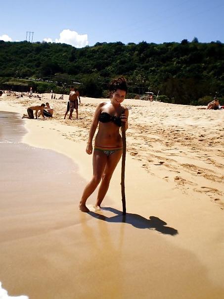 24P Gorgeous College Sluts In Bikinis