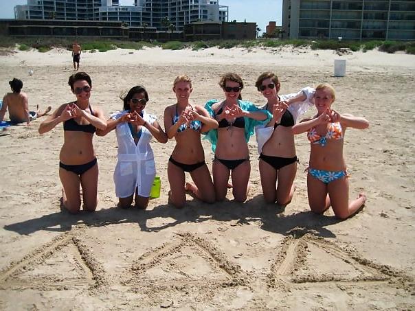 24P Gorgeous College Sluts In Bikinis