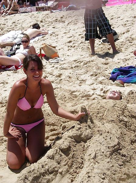 24P Gorgeous College Sluts In Bikinis