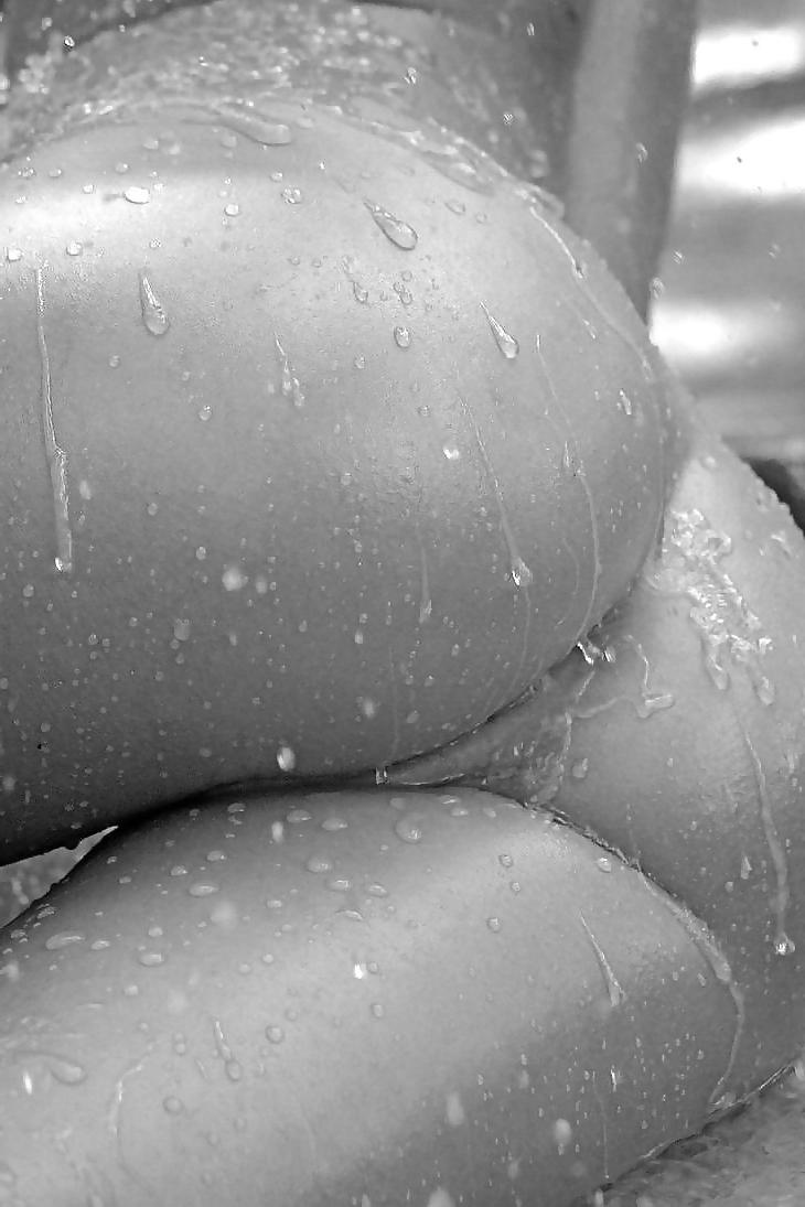 10P Shower in Black&White #2