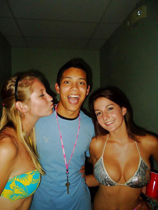 8P Hot girl with amazing cleavage