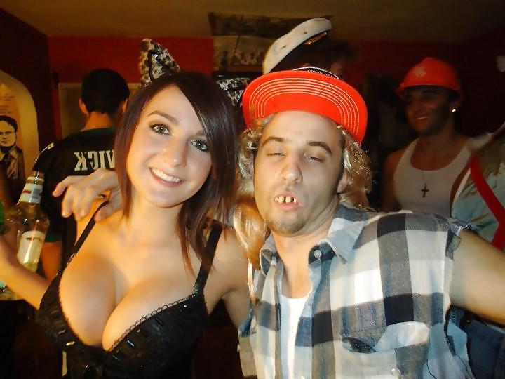 8P Hot girl with amazing cleavage