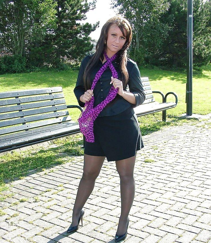 12P Gorgeous  babe in  black  high heels and pantyhose 