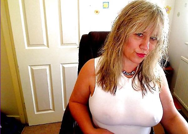 14P Horney british milf 