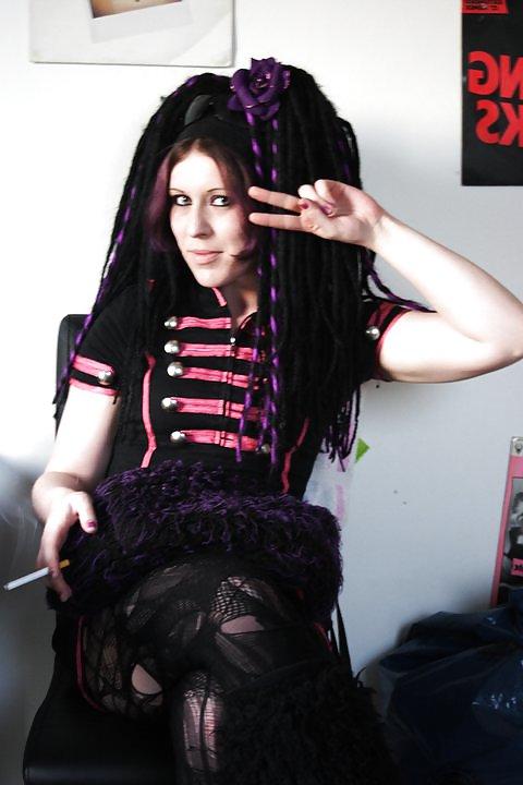 9P Your goth slut