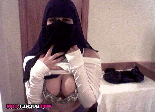 16P Arab amateur wives fucked on the kitchen