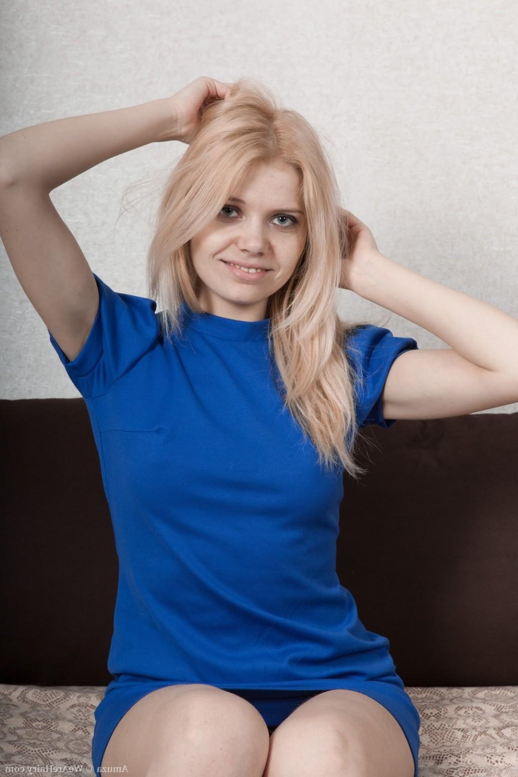 16P Amuza strips off blue dress to pose naked on bed