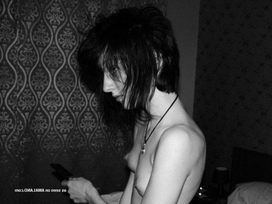 12P Cocksucking goth babe's shaved pussy display on bed