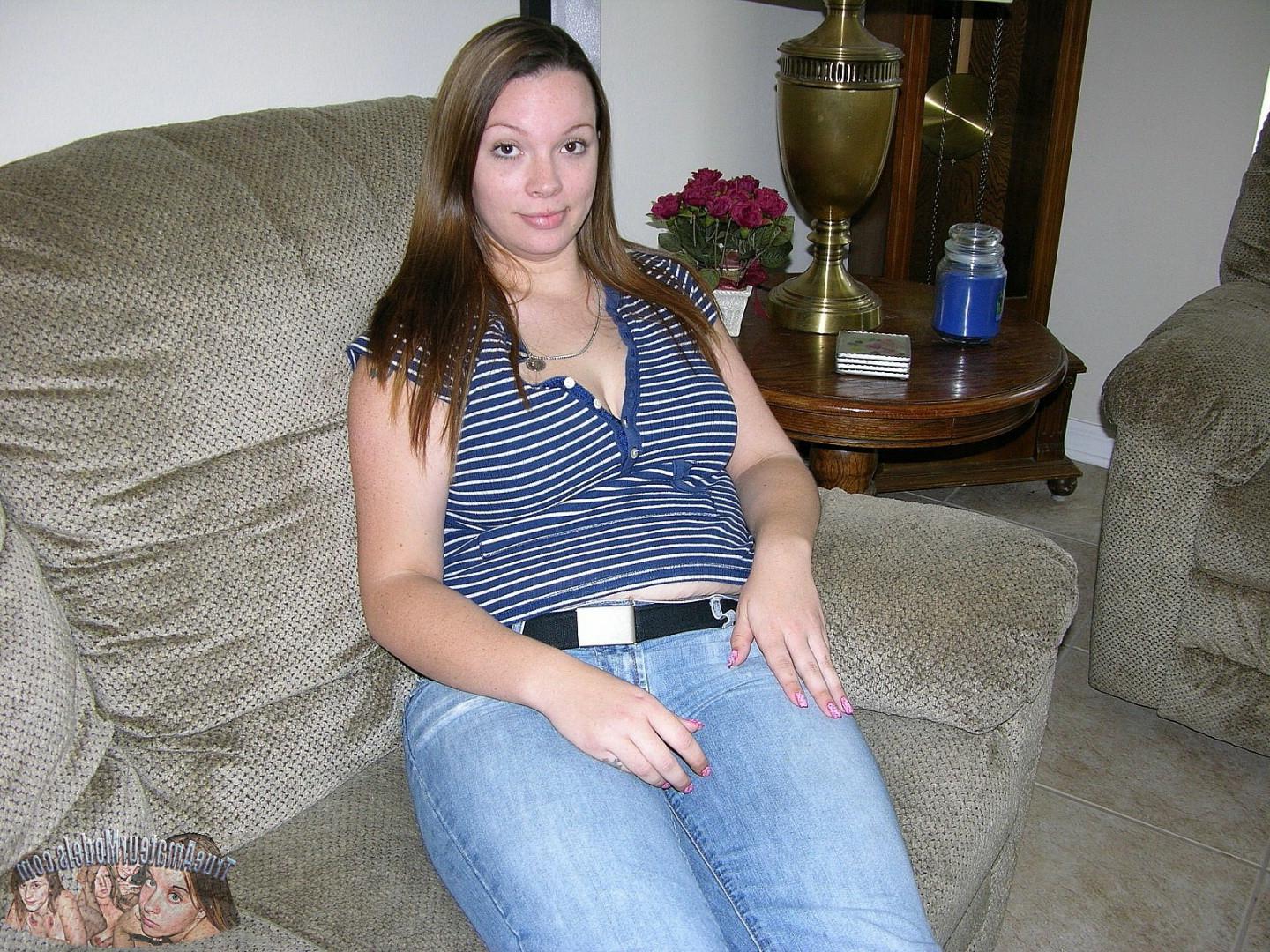 16P Chubby Big Breasted BBW Girlfriend Modeling Nude And Spreading B