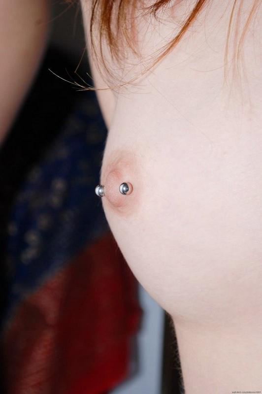 15P Pale skinned natural Nixi shows off her pussy