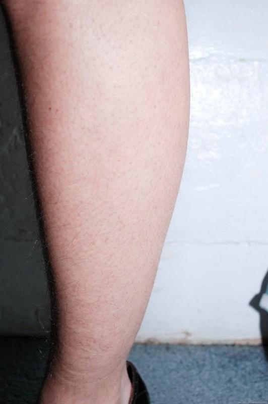 15P Pale skinned natural Nixi shows off her pussy