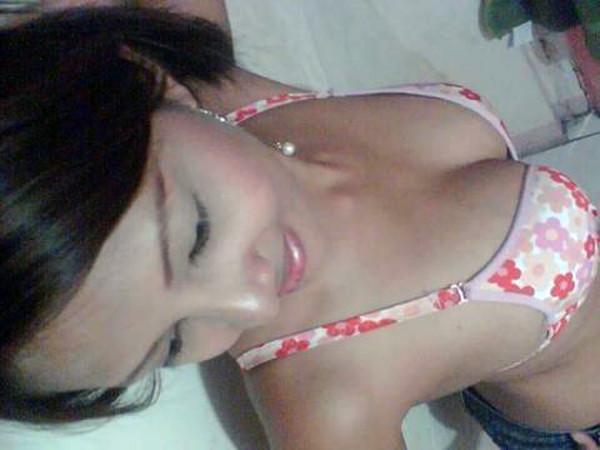 15P Asian teen girlfriends posing for the camera