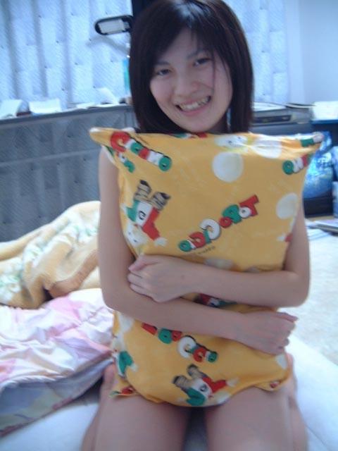 15P Asian teen girlfriends posing for the camera