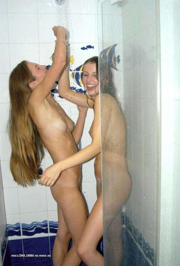 10P hot picture gallery of amateur blondes taking a shower together