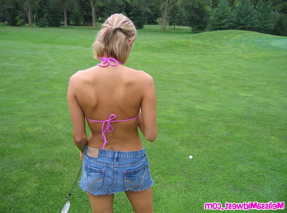16P Melissa Midwest goes golfing nude