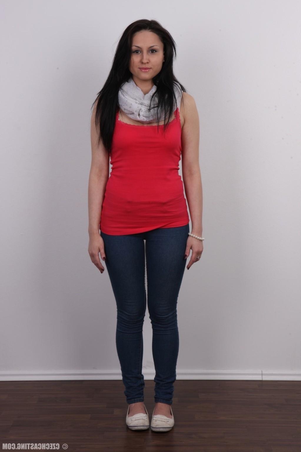 17P Amateur brunette in casting picstures