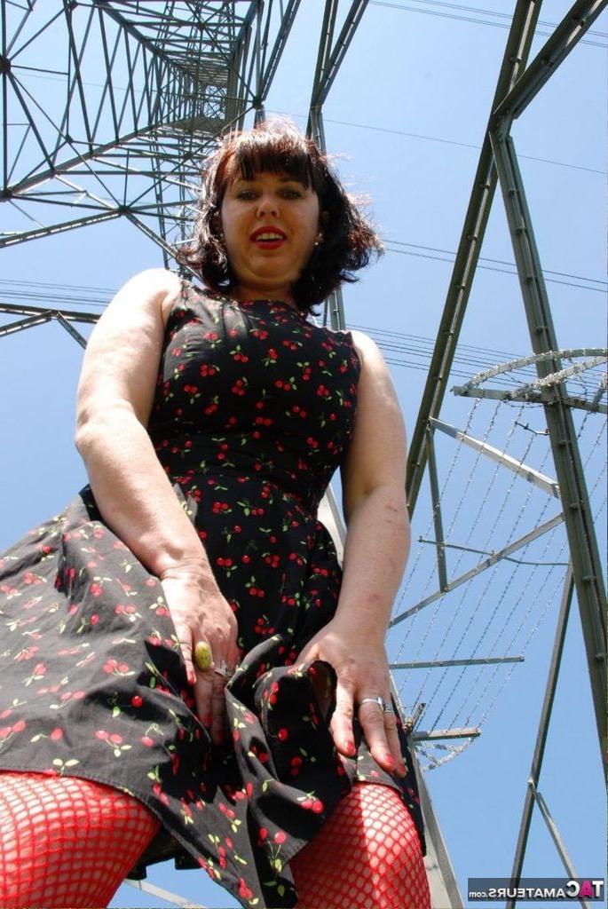 20P English MILF In The Park
