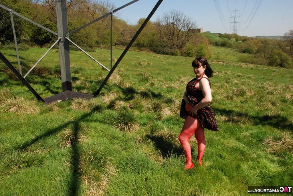 20P English MILF In The Park