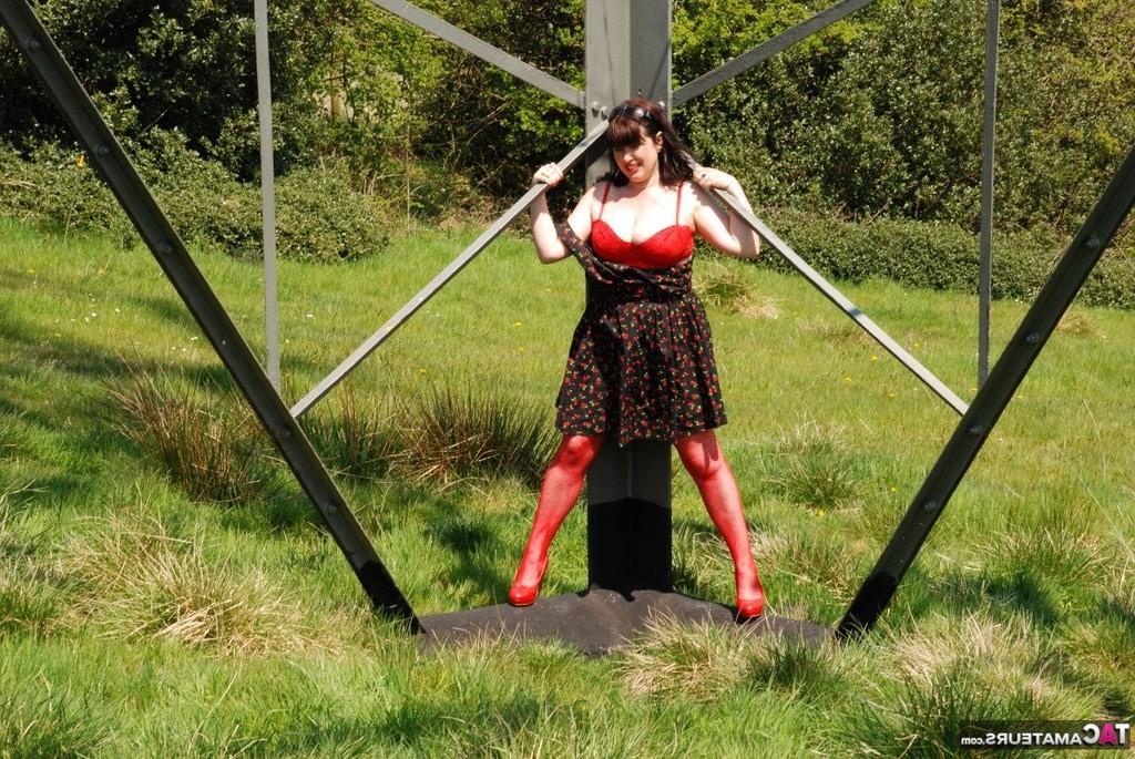 20P English MILF In The Park