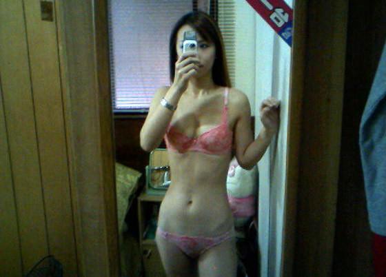 15P Asian teen girlfriends posing for the camera