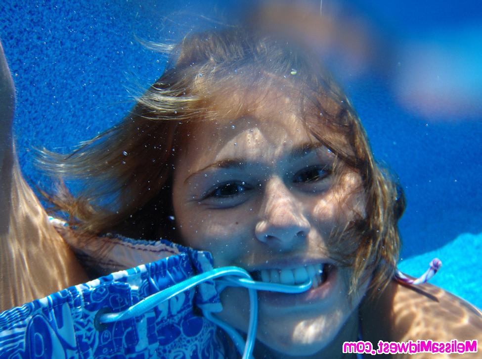 15P Melissa Midwest having sex and giving a blowjob in a pool