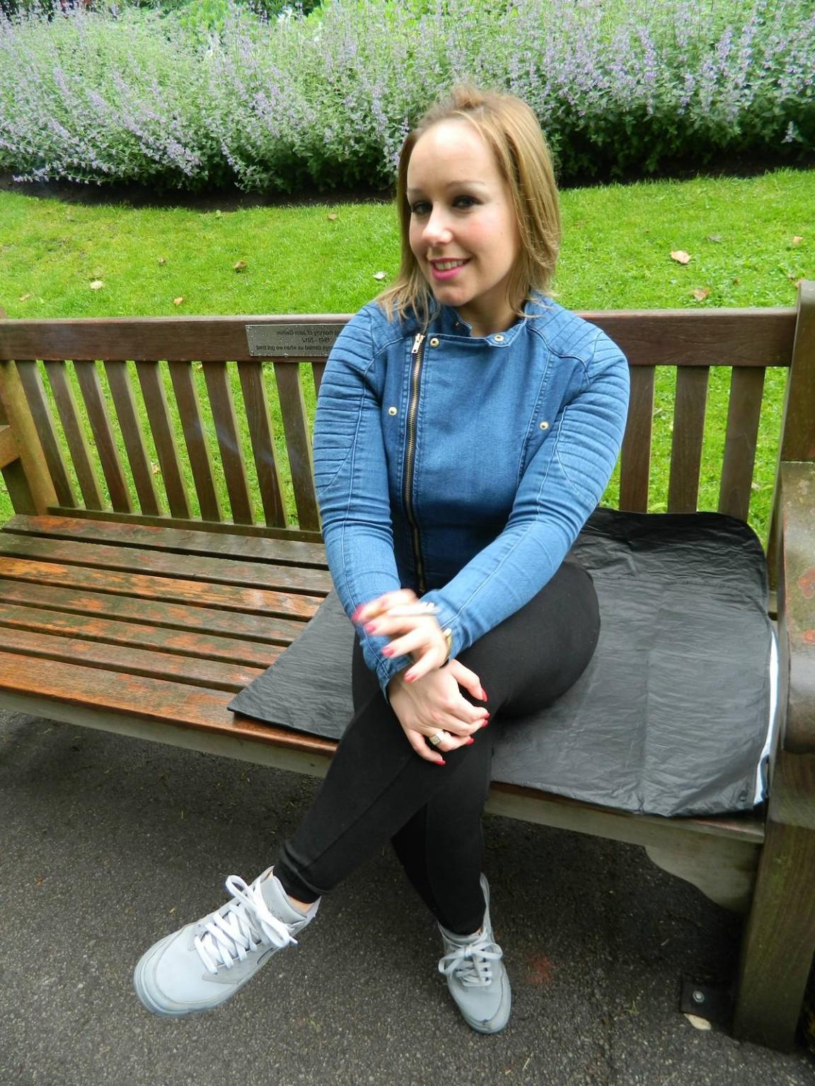 16P Sexy Ashley Riders daring flashing and public exposure