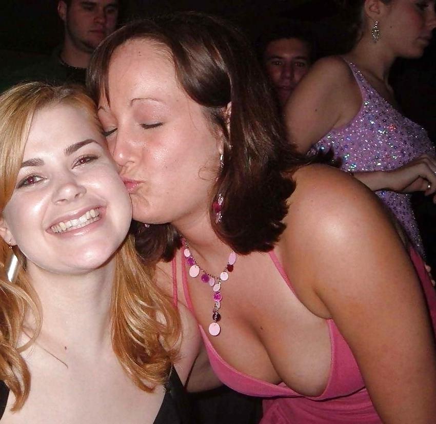 25P Some nice boobs, cleavages and nipple slips