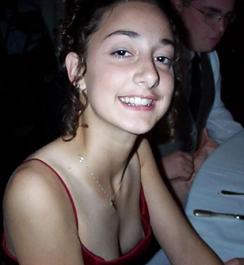 25P Some nice boobs, cleavages and nipple slips
