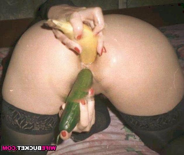 16P Nude MILF pics